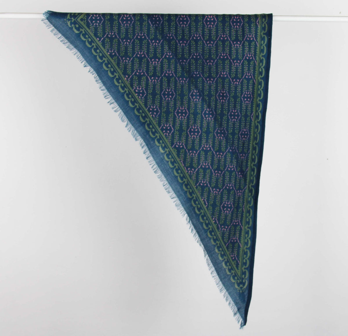 Foulard triangle en laine Céleste Les belles vagabondes