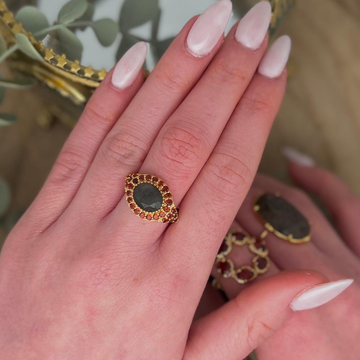 bague, Anastasia, labradorite et grenat au fil de lo