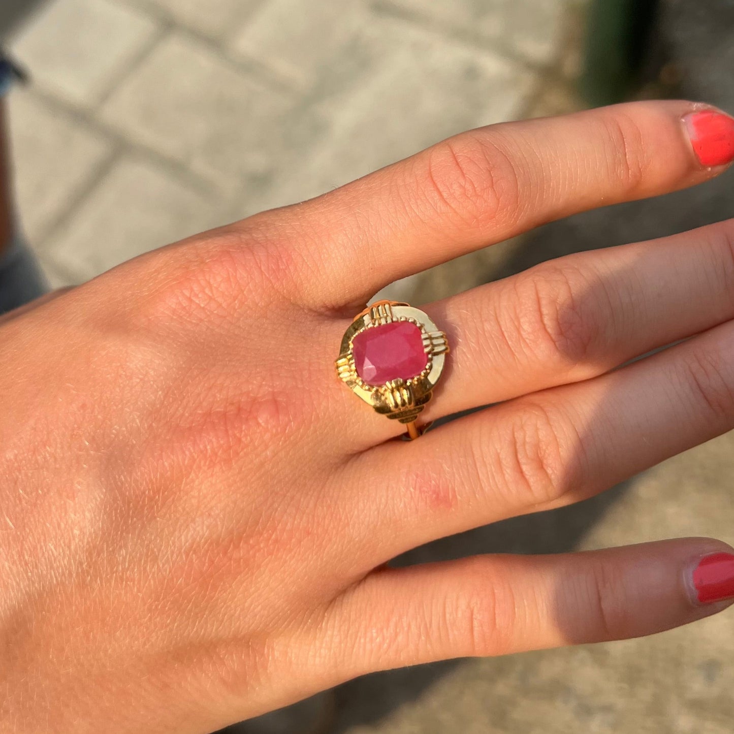 Bague réglable en pierre semis-précieuses Indira, en Quartz Fraise de la marque Au Fil de Lo