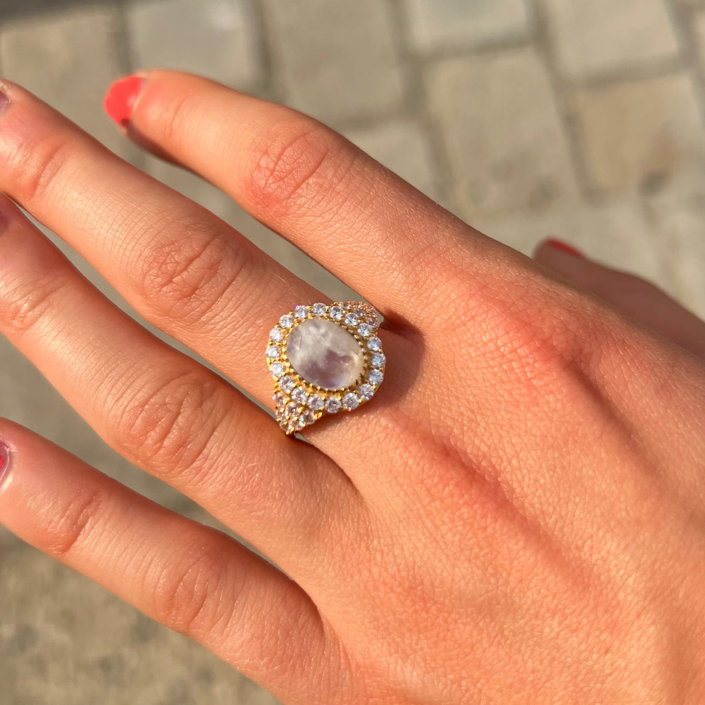 Bague réglable en pierre semis-précieuses Maria, en Labradorite blanche et Zircon de la marque Au Fil de Lo
