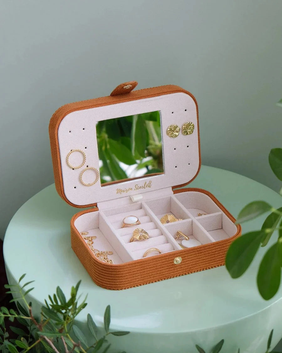 Boîte à bijoux Maison Scarlett, Modèle Brigitte, Velours côtelé, Camel , boîte à bijoux de voyage , Boîte de rangement bijoux, A emporter dans sa valise