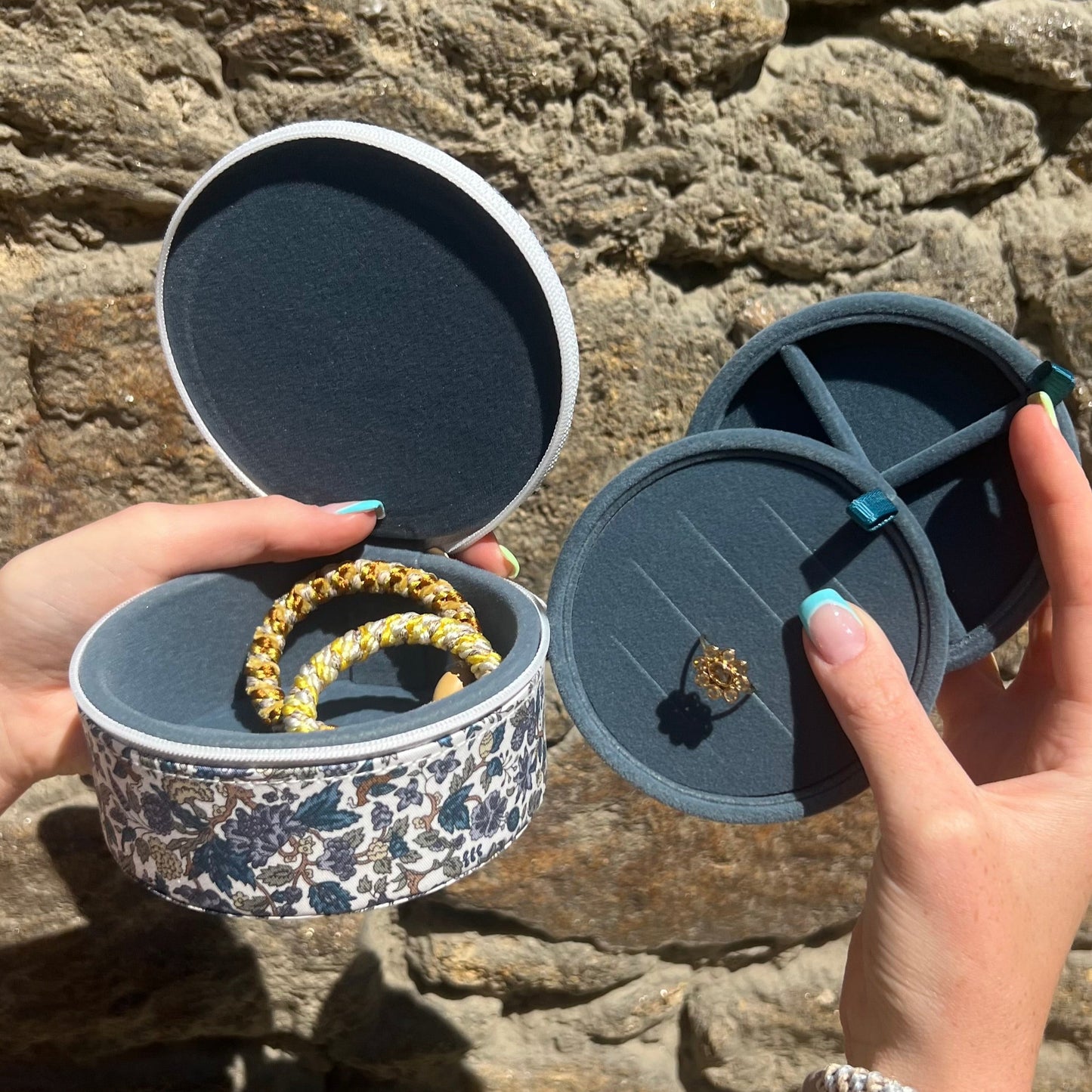 Boite à bijoux ronde bleu de la marque Bon Dep