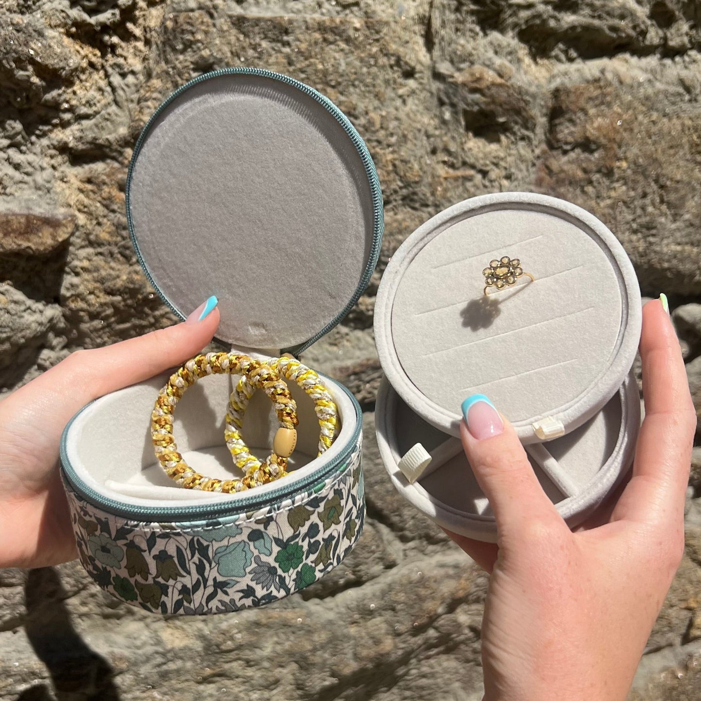 Boite à bijoux ronde verte de la marque Bon Dep