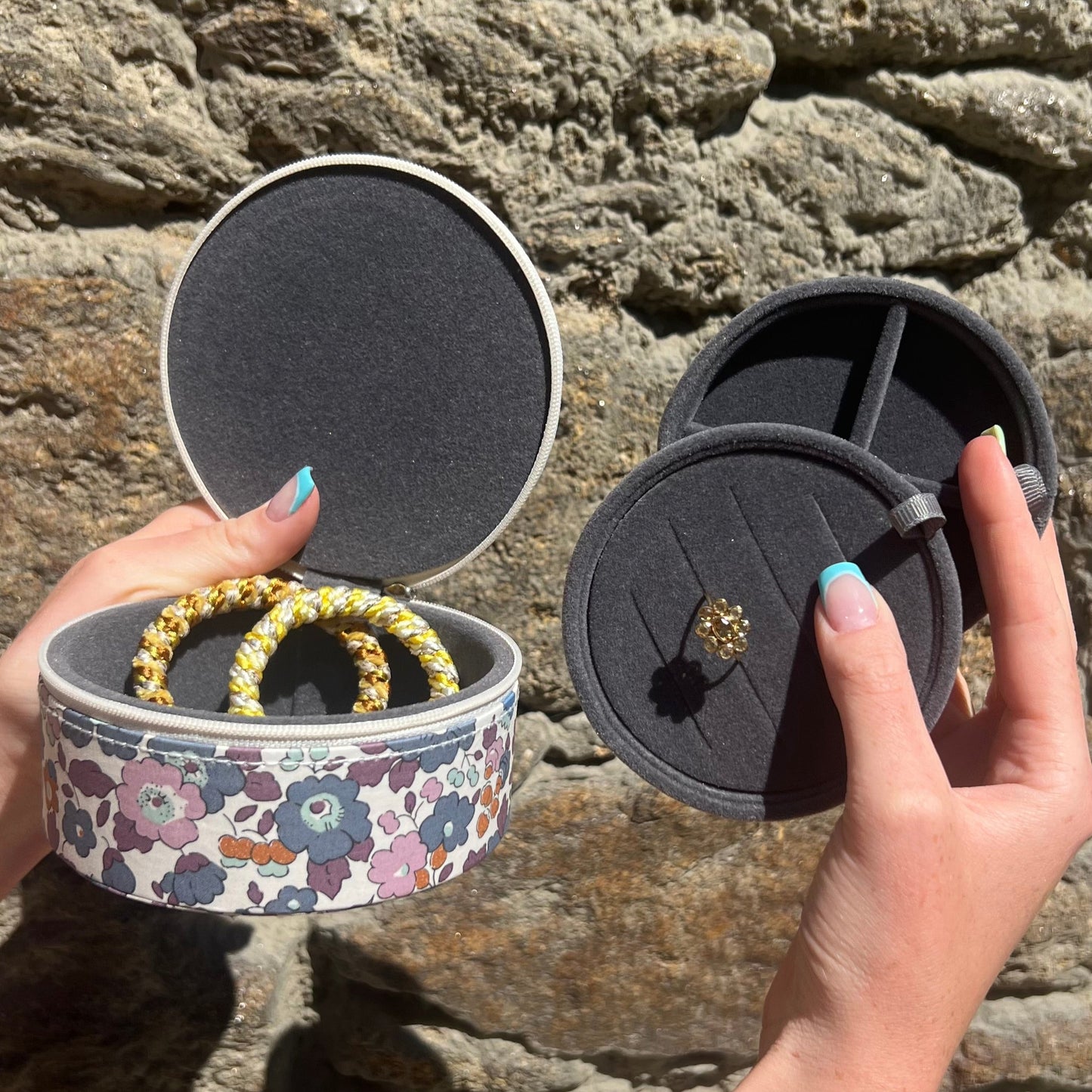 Boite à bijoux ronde violette de la marque Bon Dep