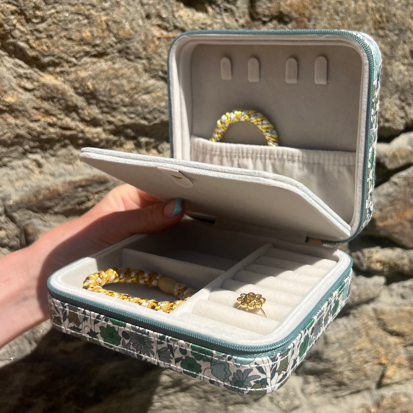 Boite à bijoux verte carré de la marque Bon Dep