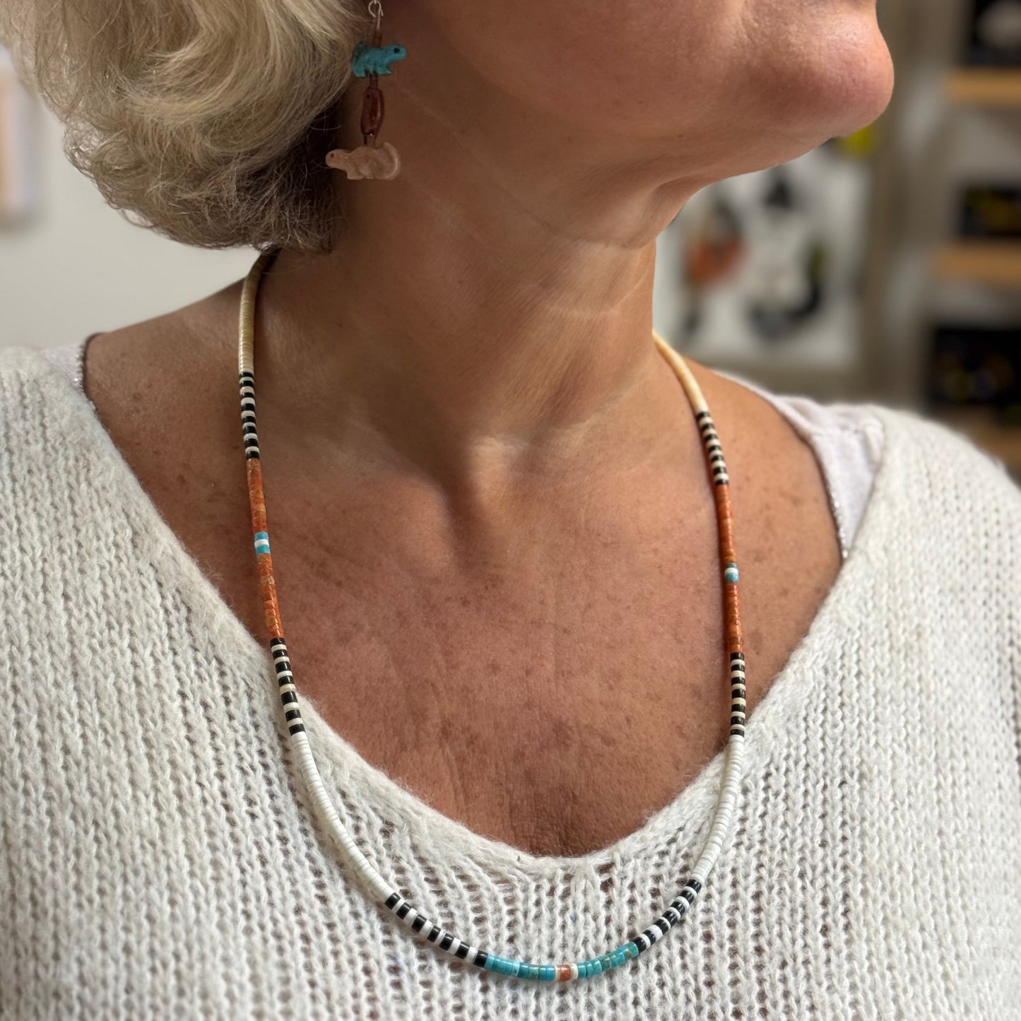 Boucles d'oreilles fétiches Bleu-marron-beige et sautoir heishi turquoise harpo