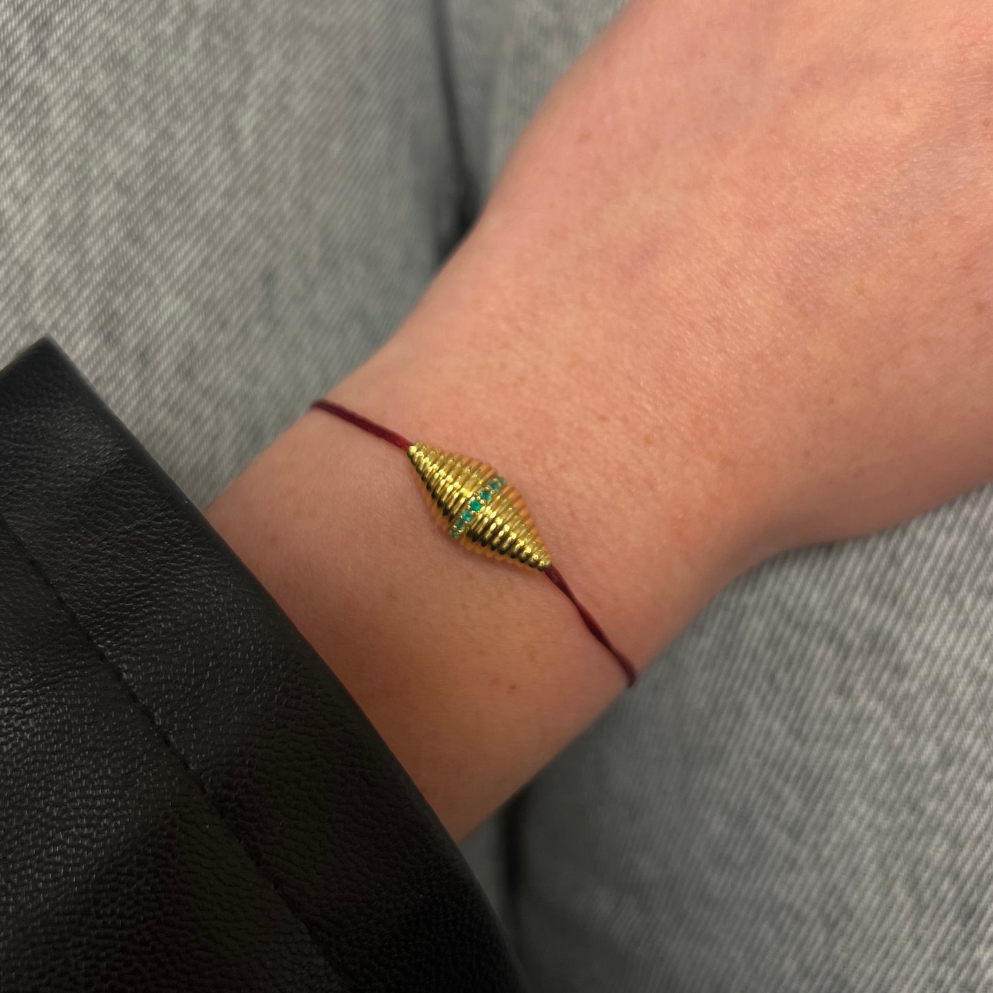 Bracelet Rakhi 3 onyx vert Dorothée Sausset porté