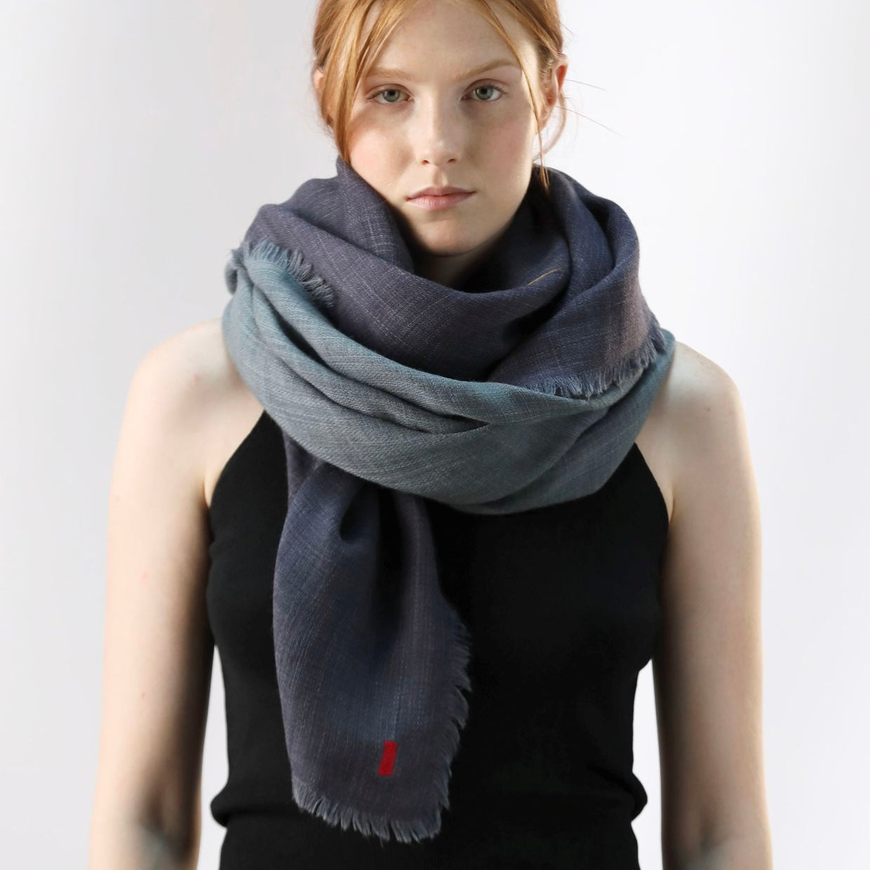 Foulard Carla Navy de la marque Shalls Barcelona, 100% Laine, 70 x 200 cm