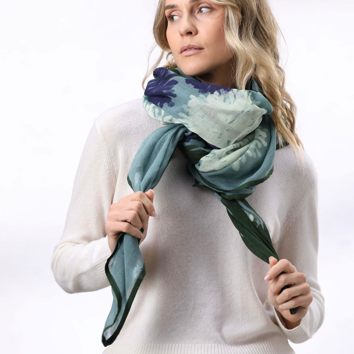 Foulard Carol bleu de la marque Shalls Barcelona, 100% Laine, 100 x 180 cm