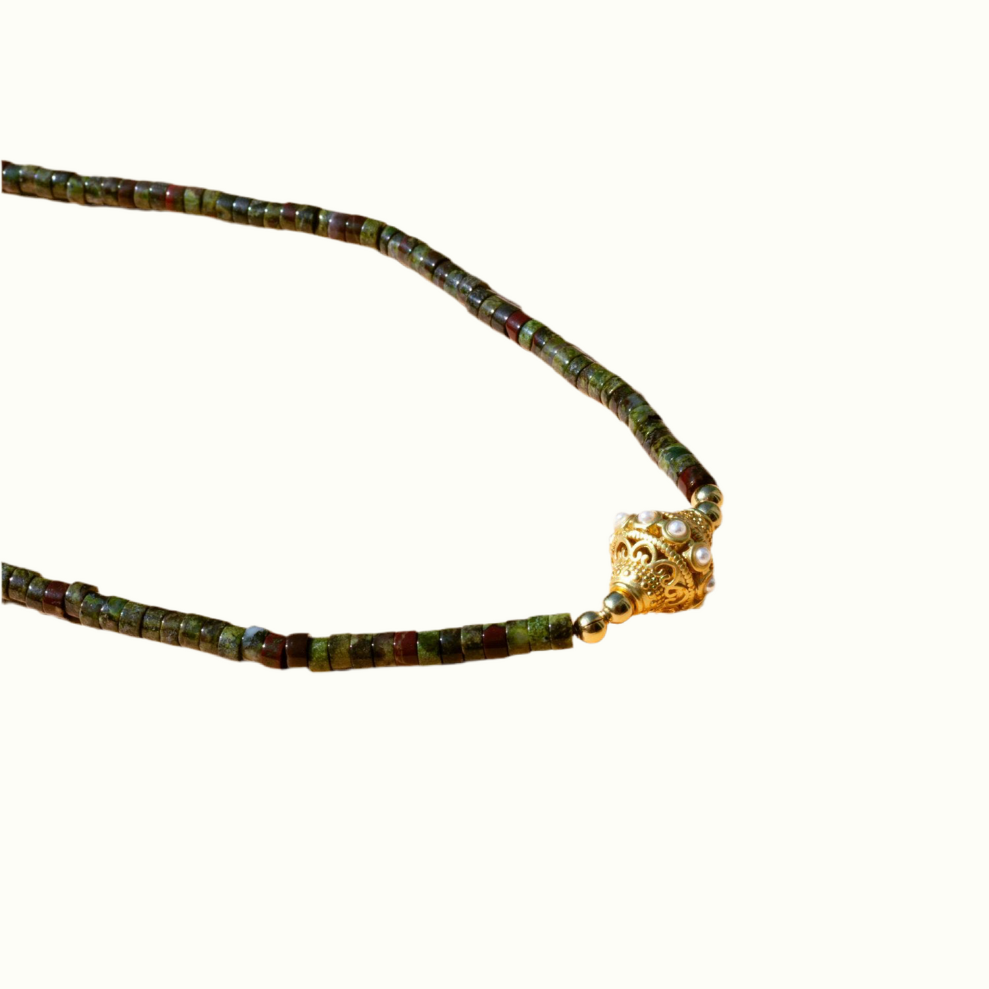 Collier Chocker Orti Kaki en turquoise africaine de la marque Juhu, inspiration indienne