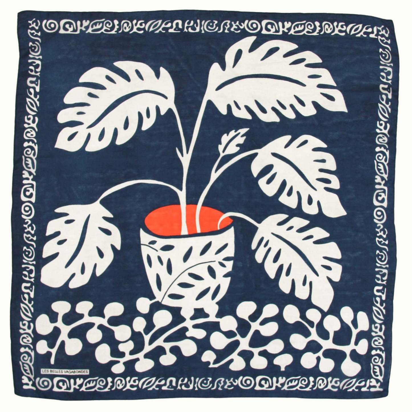 Mini Foulard Arum Bleu Marine de la marque Les Belles Vagabondes, 100% Soie, Made In India, Dessiné en France