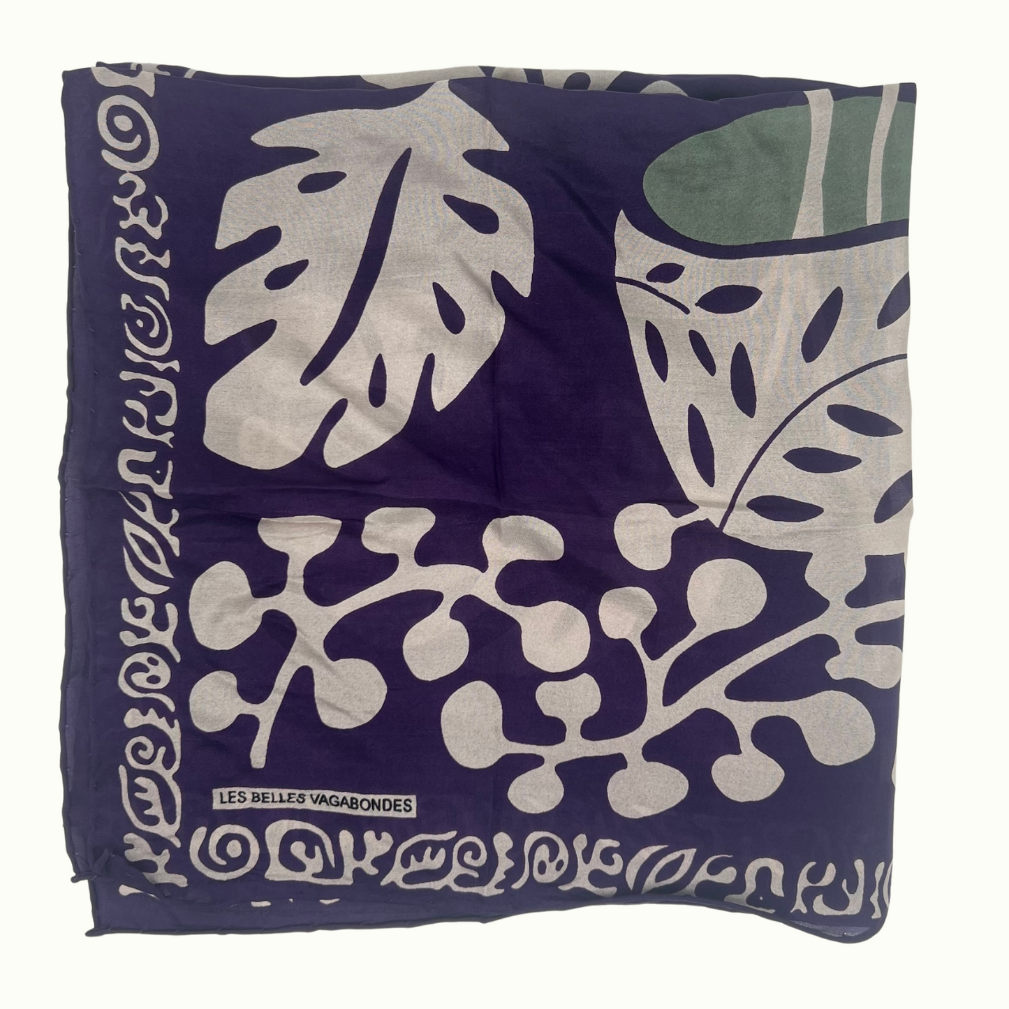 Mini Foulard Arum Prune de la marque Les Belles Vagabondes, 100% Soie, Made In India, Dessiné en France