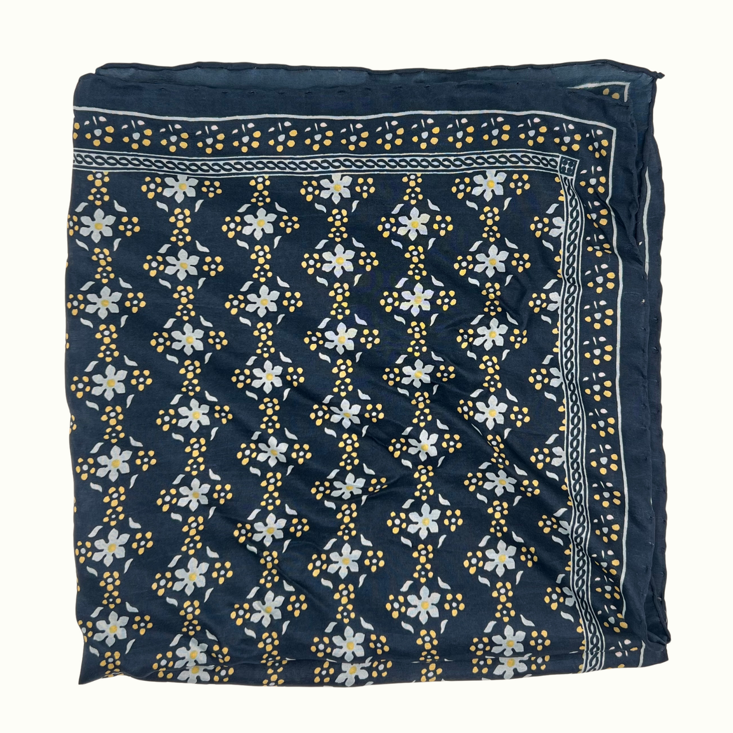 Mini Foulard Natasha Bleu Marine de la marque Les Belles Vaabondes, 100% Soie, Dessiné en France, Fabriqué en Inde, Carré de soie