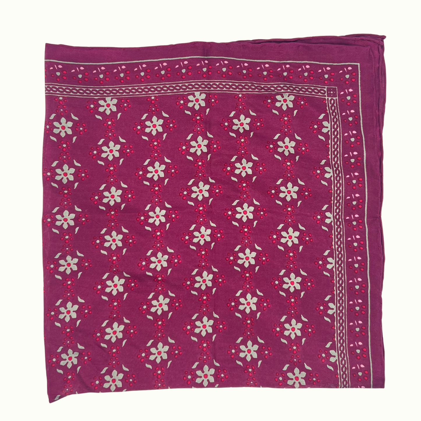Mini Foulard Natasha Bordeaux de la marque Les Belles Vaabondes, 100% Soie, Dessiné en France, Fabriqué en Inde, Carré de soie