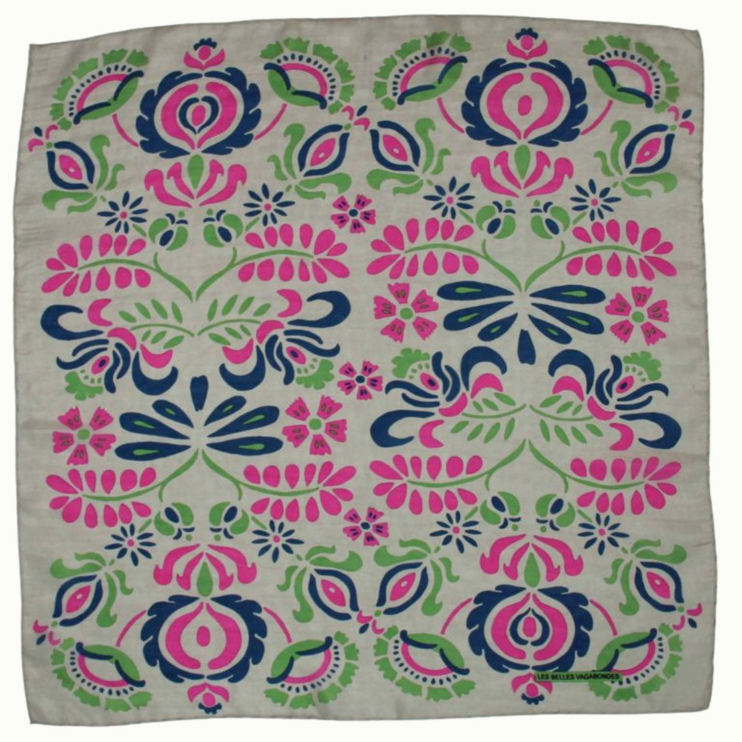 Mini Foulard Yulia Fuchsia de la marque Les Belles Vaabondes, 100% Soie, Dessiné en France, Fabriqué en Inde