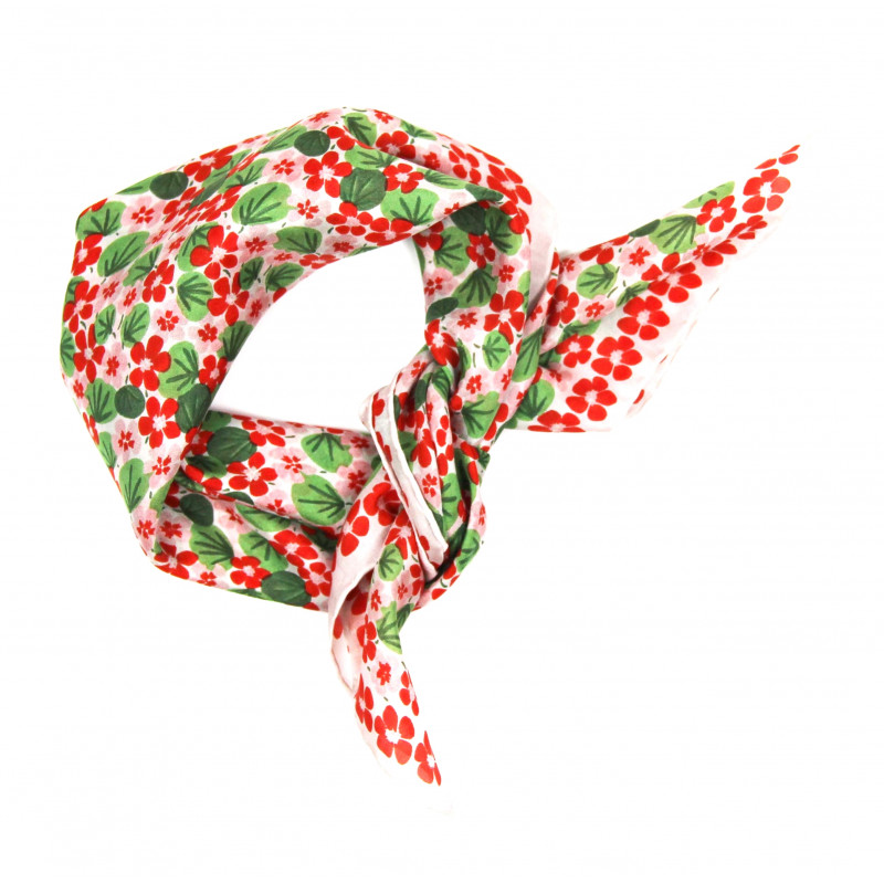 Mini carré de soie Capucine, carré en soie Les belles vagabondes, carré en soie de 50cm x 50cm, carré 100% soie, carré en soie pour femmes, carré en soie orange, carré en soie été, accessoire cheveux, différente façon de porter le carré de soie, différente façon de porter le foulard, carré en soie en fleur