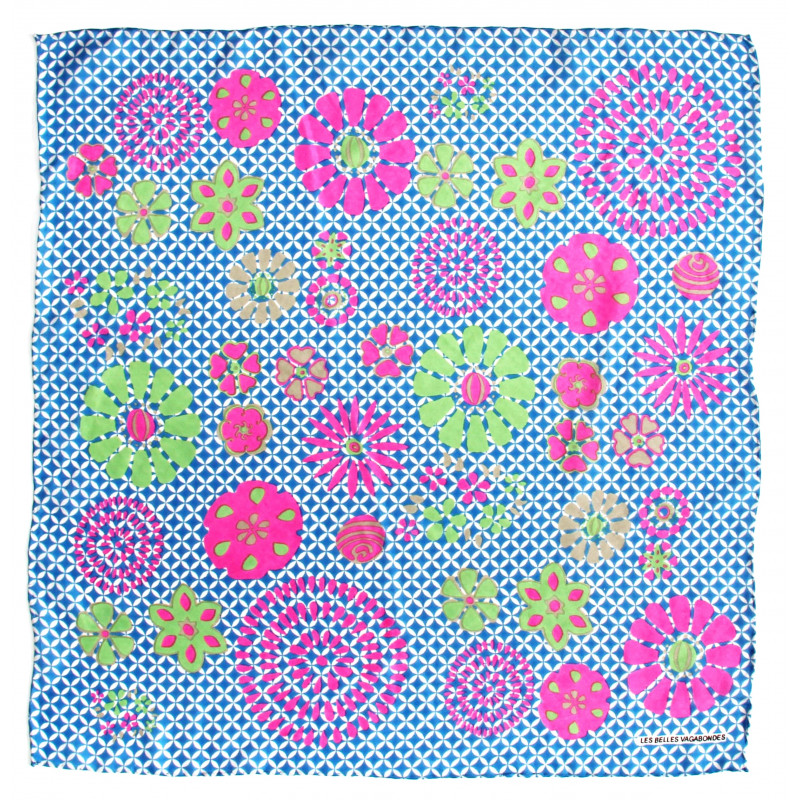 Mini carré de soie Shippo, Les belles vagabondes, 50 cm x 50 cm, carré en soie pour femme, carré en soie pour fille, carré en soie bleu marine, carré en soie motif fleurs, carré en soie pour le printemps, carré en soie pour l'été