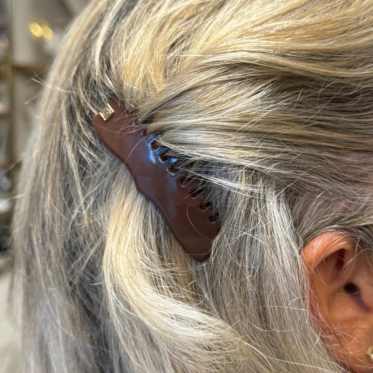 Peigne a cheveux marron watt bis