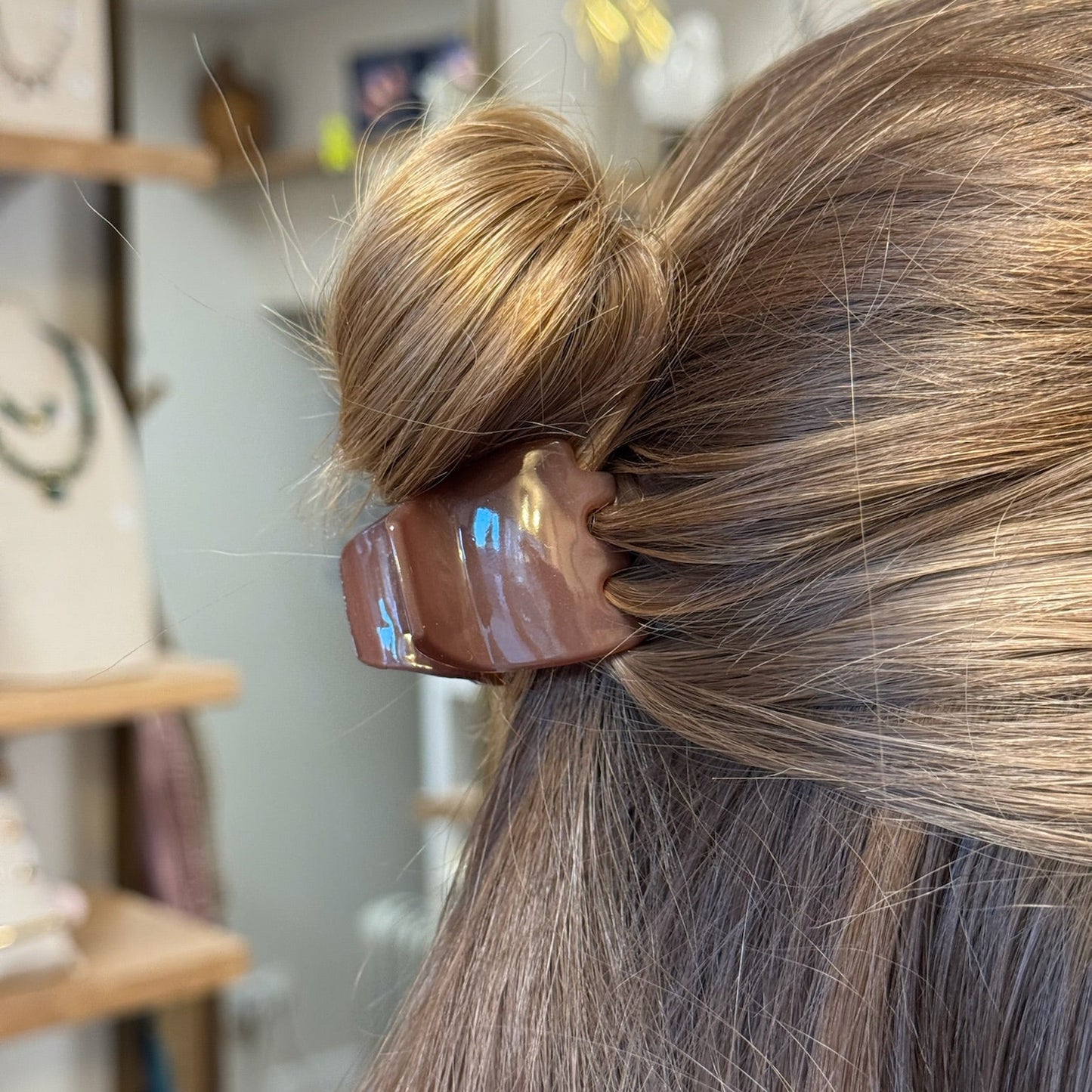 Petite pince a cheveux marron clair