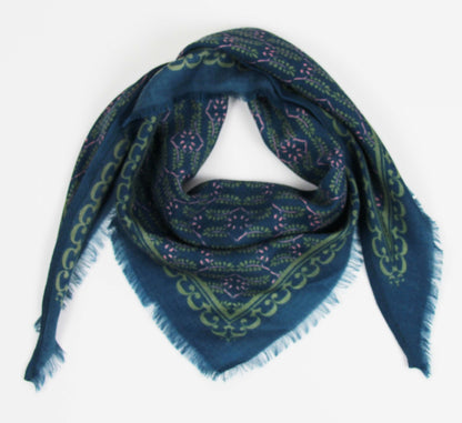 Foulard triangle en laine Céleste Les belles vagabondes