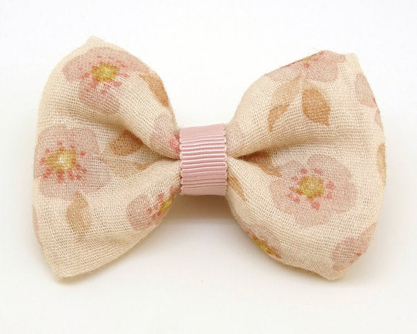 Barrette Noeud fleurs rose clair, en gaz de coton, Au royaume des filles, Bijoux de cheveux pour enfant de plus de 3 ans, Noeud pour cheveux, idée de cadeau petite fille