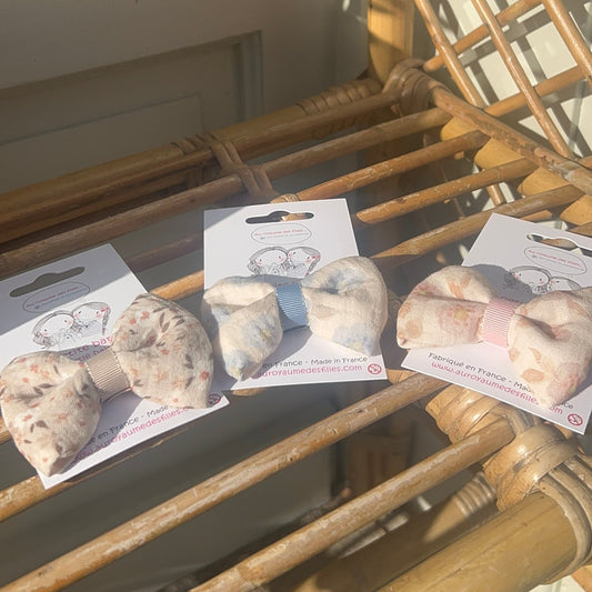 Barrette noeud fleurs, de la marque Au royaume des filles, Fabriqué à la main en france