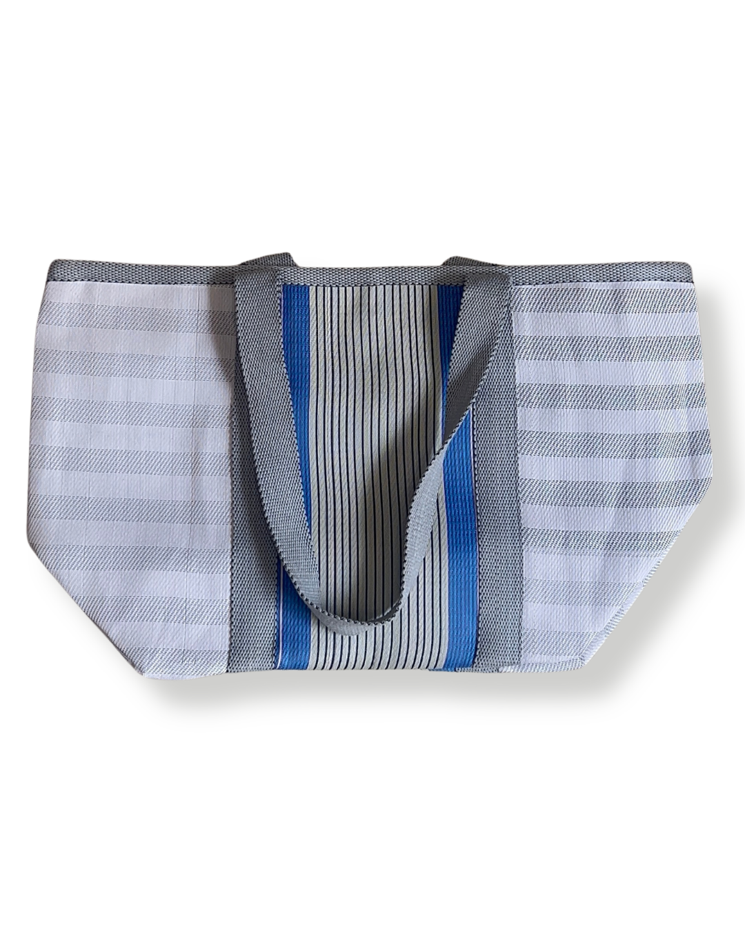 Sac de plage avec fermeture Babachic - sac de pique nique avec fermeture Babachic - sac de vacance - sac résistant au sable, sac avec fermeture- sac avec anse qui se porte sur l'épaule - Sac babachic - sac en plastique recyclé - sac avec pochette intégré - sac blanc