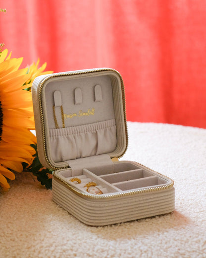 Boîte à bijoux Corinne Maison Scarlett, Boîte à bijoux de voyage, Velours côtelé, Beige, A emporter dans son sac ou dans sa valise