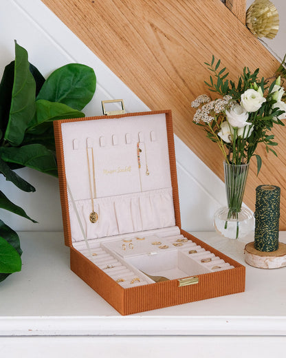 Boîte à bijoux Maison Scarlett, Modèle Anne, Velours côtelé, Camel , Boîte de rangement bijoux.