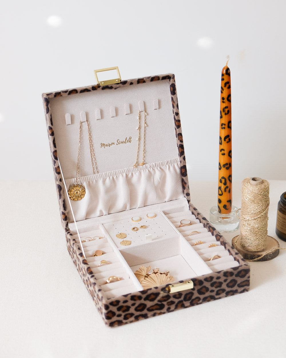 Boîte à bijoux Maison Scarlett, Modèle Anne, Velours ultra-doux, Léopard , Boîte de rangement bijoux.