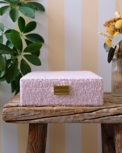 Boîte à bijoux Maison Scarlett, Modèle Anne, moumoute rose , Boîte de rangement bijoux.