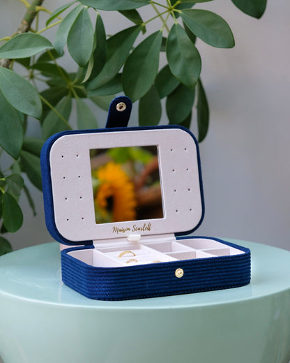 Boîte à bijoux Maison Scarlett, Modèle Brigitte, Velours côtelé, Bleu marine , boîte à bijoux de voyage , Boîte de rangement bijoux, A emporter dans sa valise