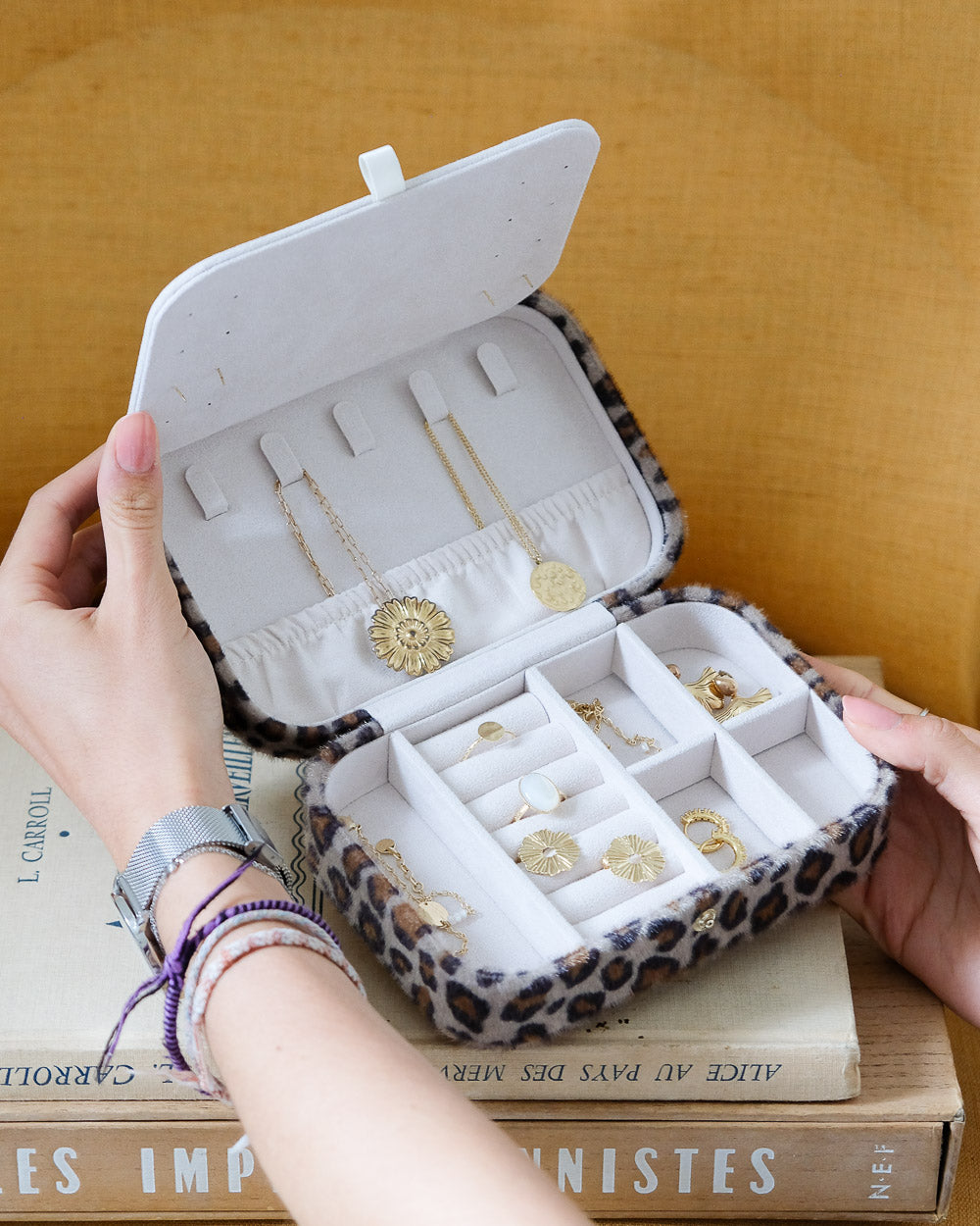 Boîte à bijoux Maison Scarlett, Modèle Brigitte, Velours ultra-doux, Léopard , boîte à bijoux de voyage , Boîte de rangement bijoux, A emporter dans sa valise 