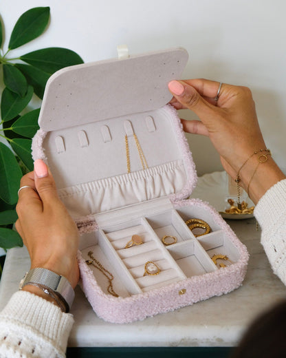 Boîte à bijoux Maison Scarlett, Modèle Brigitte, rose moumoute , boîte à bijoux de voyage , Boîte de rangement bijoux, A emporter dans sa valise