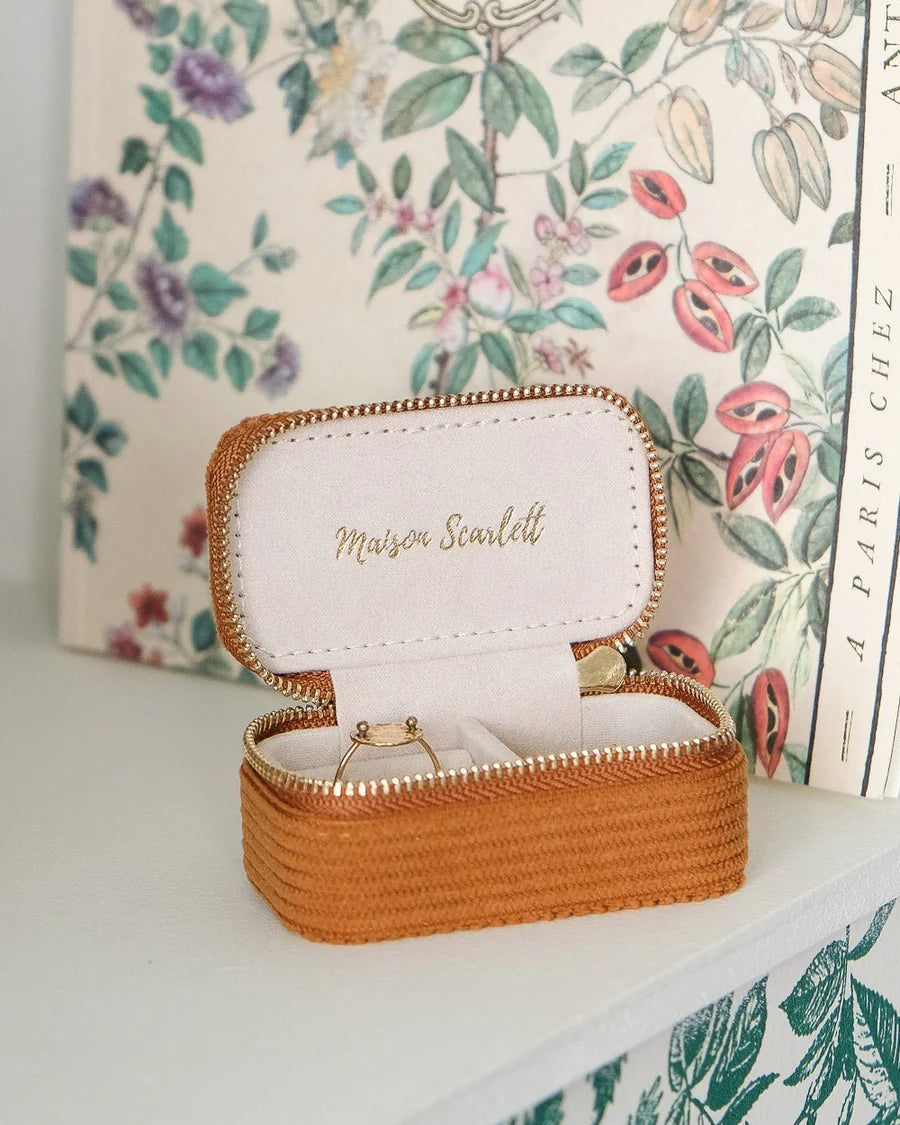 Boîte à bijoux Marie Maison Scarlett, velour côtelé, camel, boite à bijoux de voyage, rangement bijoux femme, idée cadeau fête des mères, idée cadeau femme 1