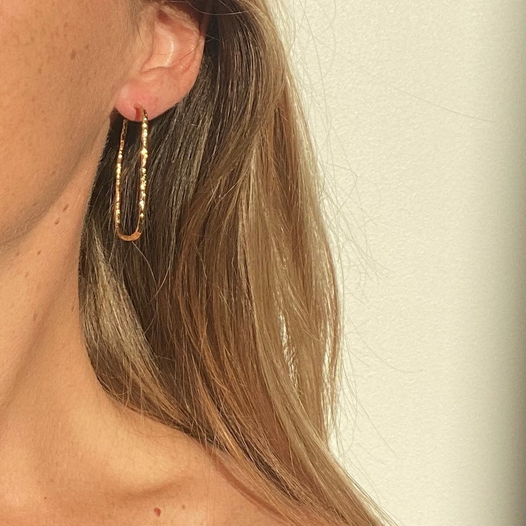 Boucles d’oreilles Delphine en or Boucles d’oreilles créoles, créoles carré, Boucles d'oreilles percées, grandes boucles d'oreilles, Boucles d'oreilles plaqué or, Boucles d'oreilles Intuitu, Boucles d'oreilles créateurs parisien