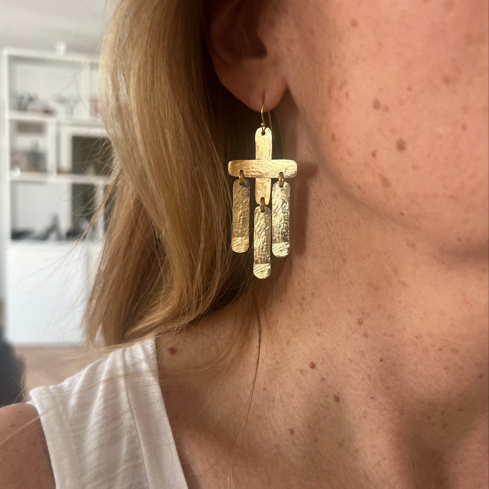 Boucles d’oreilles Esmeralda , Boucles d’oreilles pendantes, grande boucles d'oreilles, boucle d'oreille croix, Boucles d'oreilles percées, Boucles d'oreilles plaqué or, Boucles d'oreilles Intuitu, Longue boucles d'oreilles, Boucles d'oreilles créateurs parisien, boucles d'oreilles à porter tous les jours.
