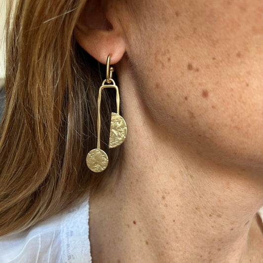 Boucles d’oreilles Mobile doré Intuitu, boucles d'oreilles XL, Maxi boucles d'oreilles, Boucles d'oreilles on percées, grandes boucles d'oreilles, Boucles d'oreilles plaqué or, Boucles d'oreilles Intuitu, Boucles d'oreilles créateurs parisien