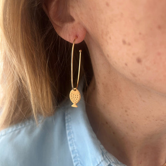 Boucles d’oreilles Poisson, Boucles d’oreilles pendantes, grande boucles d'oreilles, boucle d'oreille créoles avec pendantif, Boucles d'oreilles percées, Boucles d'oreilles plaqué or, Boucles d'oreilles Intuitu, Longue boucles d'oreilles, Boucles d'oreilles créateurs parisien, boucles d'oreilles à porter tous les jours.