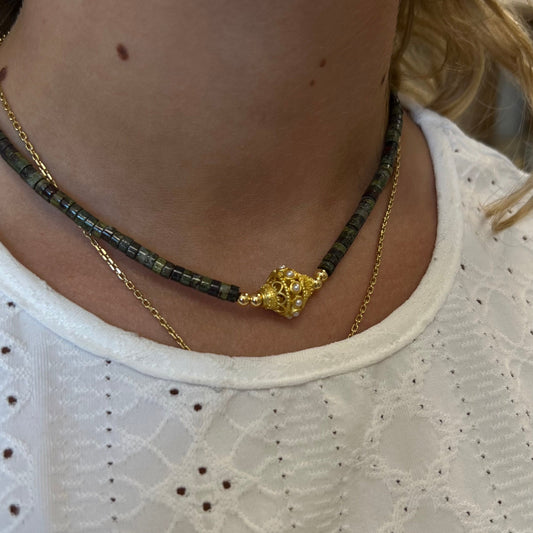Collier Chocker Orti Kaki en turquoise africaine de la marque Juhu, inspiration indienne