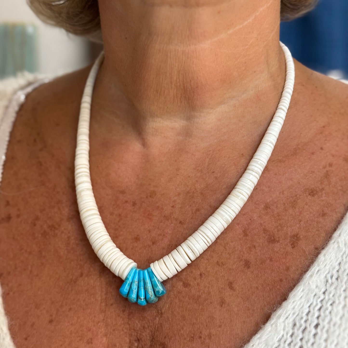 Collier Kewa blanc et bleu harpo