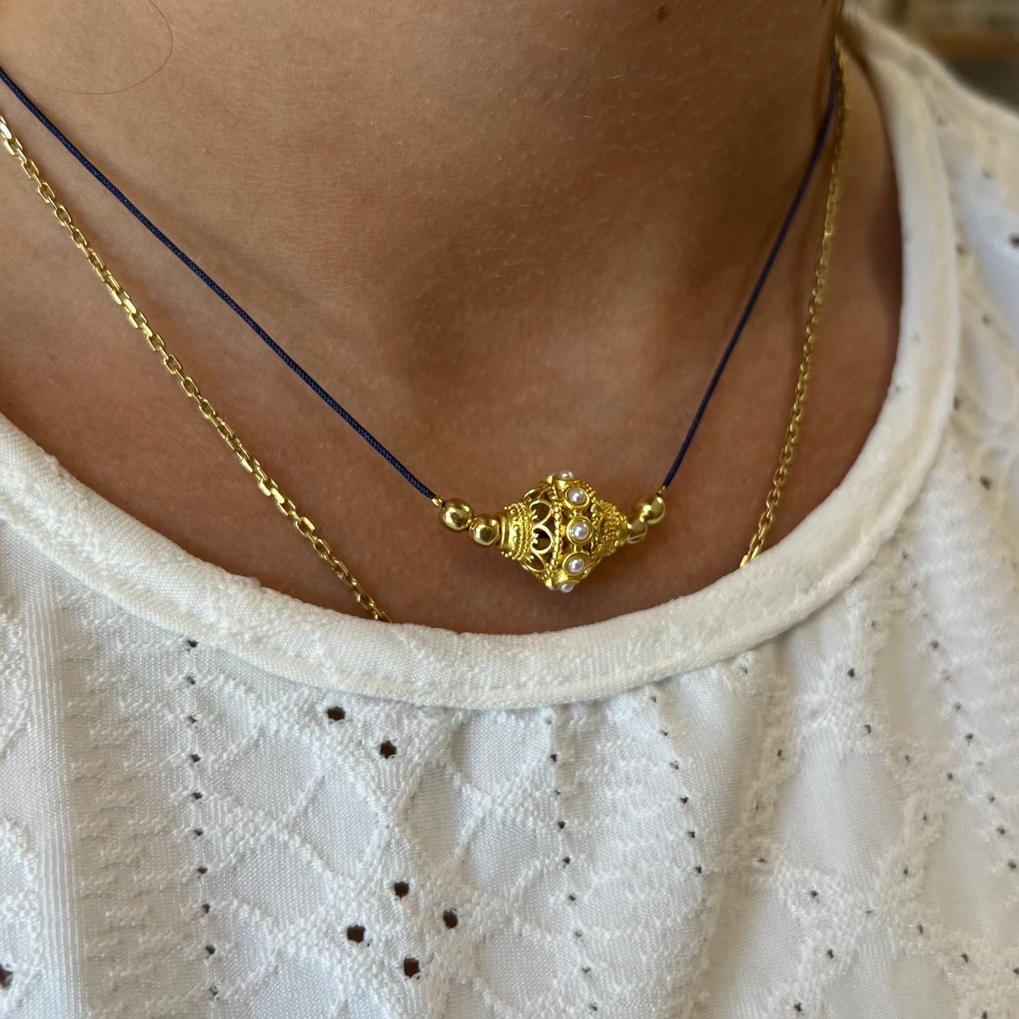 Collier Soum indien bleu marine de la marque Juhu