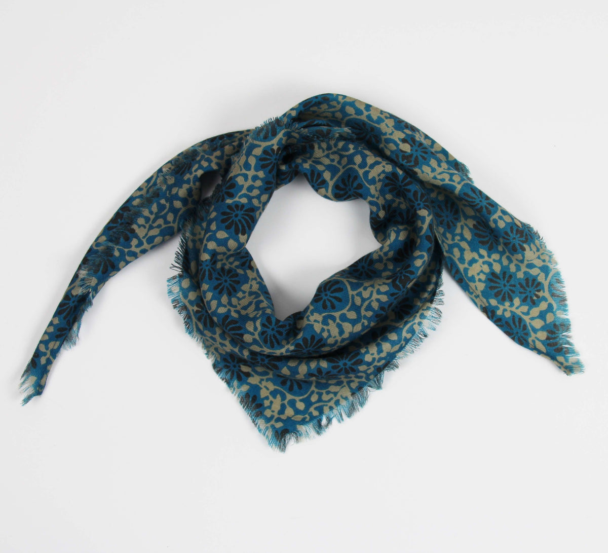 Foulard triangle en laine Suzanne Les belles vagabondes