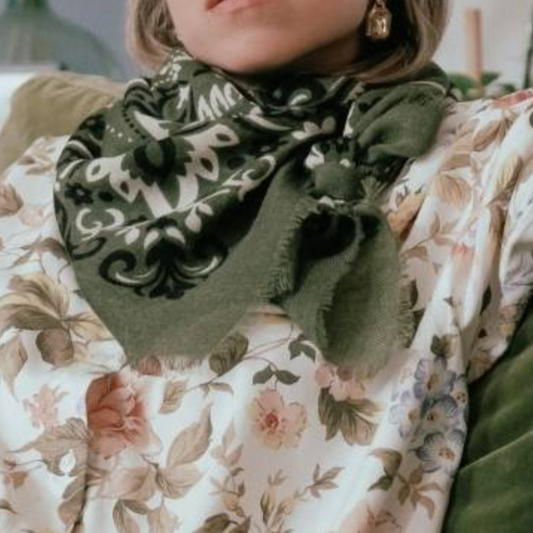 Foulard en Laine et Soie Bandana, marque maison lecomte flament, couleurs kaki