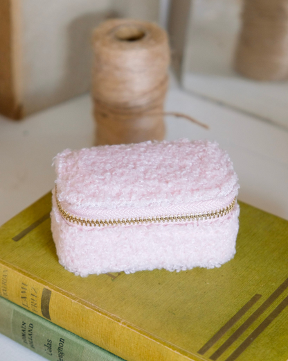 Mini boîte à bijoux moumoute rose Marie Maison Scarlett - boite à bijoux maison scarlett - boite à bijoux petite - boit à bijoux voyage - boite à bijoux mignonne
