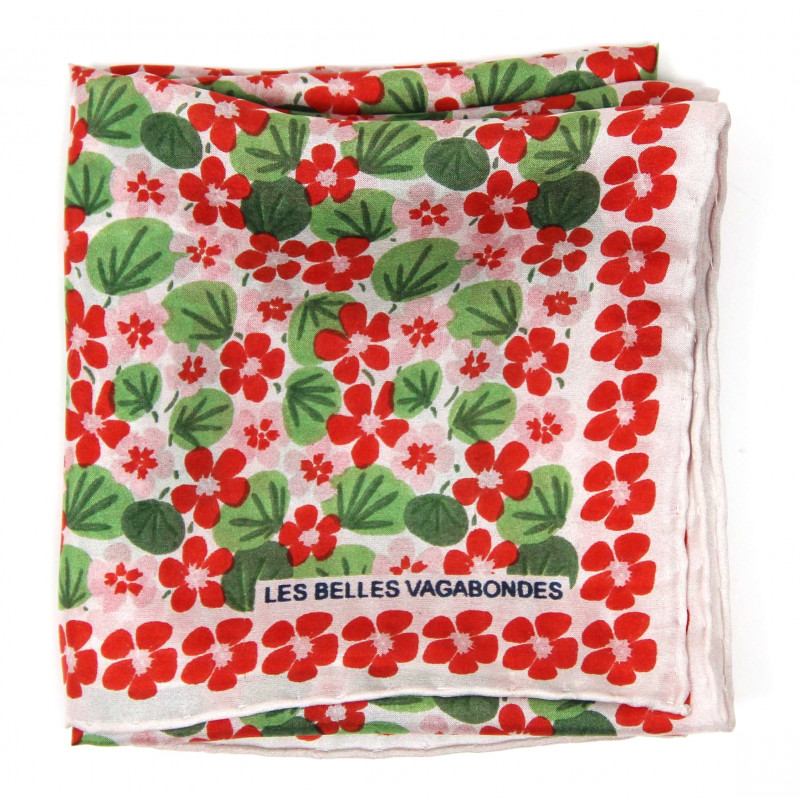 Mini carré de soie Capucine, carré en soie Les belles vagabondes, carré en soie de 50cm x 50cm, carré 100% soie, carré en soie pour femmes, carré en soie orange, carré en soie été, accessoire cheveux, différente façon de porter le carré de soie, différente façon de porter le foulard, carré en soie en fleur