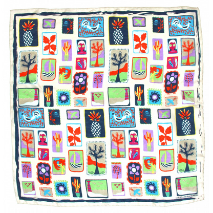 Mini carré de soie Postcard, carré de soie Les belles vagabondes, carré de soie à motif, carré en soie vacances d'été, carré en soie d'été, carré en soie Bleu marine, carré en soie bleu marine, carré en soie motif original, accessoire pour cheveux, différentes façons de porter le foulard, différentes façons de porter le carré de soie