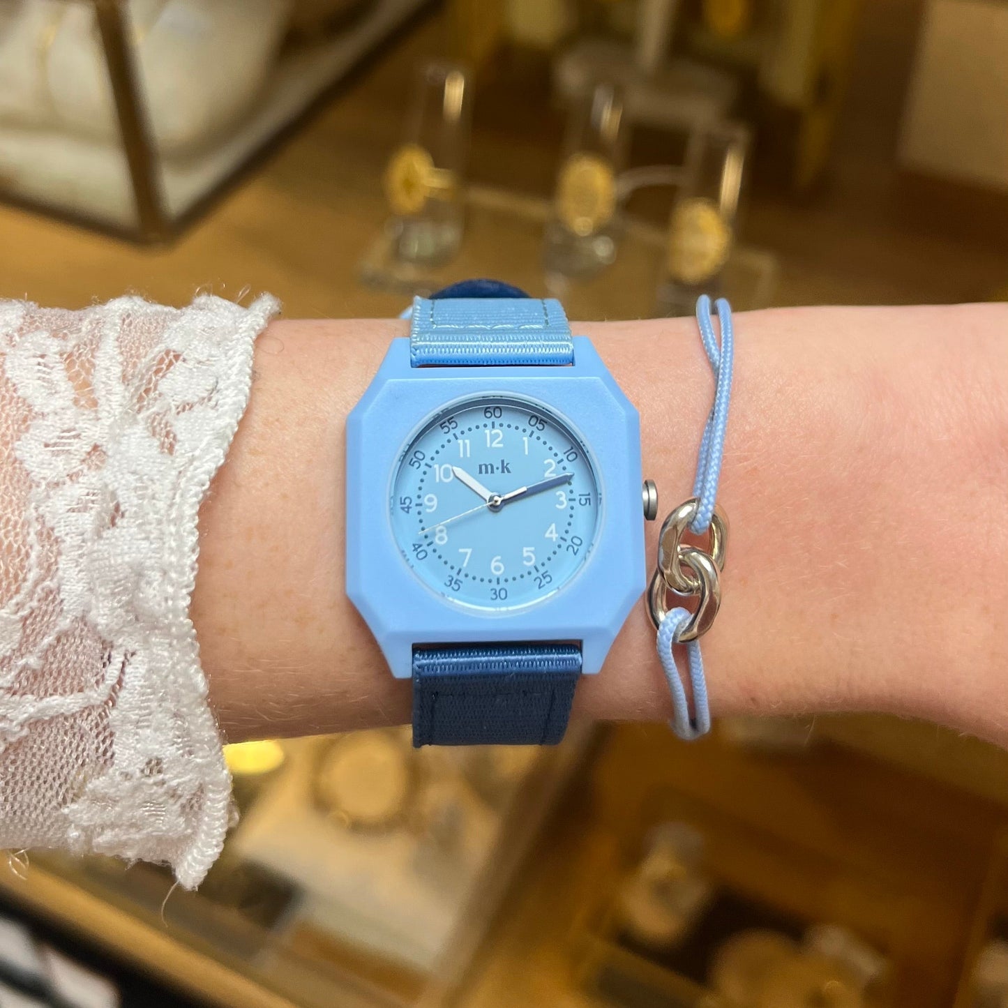 Montre "Blue Cotton Candy" pour enfant, Montre pour enfant, montre pour femme, montre qui facilite la lecture de l'heure, Montre d'apprentissage, Montre colorées, Montre avec les minutes, Montre mini kyomo, Montres fun, montre réglables.
