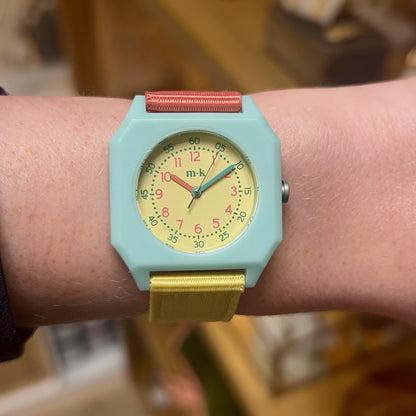 Montre "Bubble Gum" pour enfant, Montre pour enfant, montre pour femme, montre qui facilite la lecture de l'heure, Montre d'apprentissage, Montre colorées, Montre avec les minutes, Montre mini kyomo, Montres fun, montre réglables.