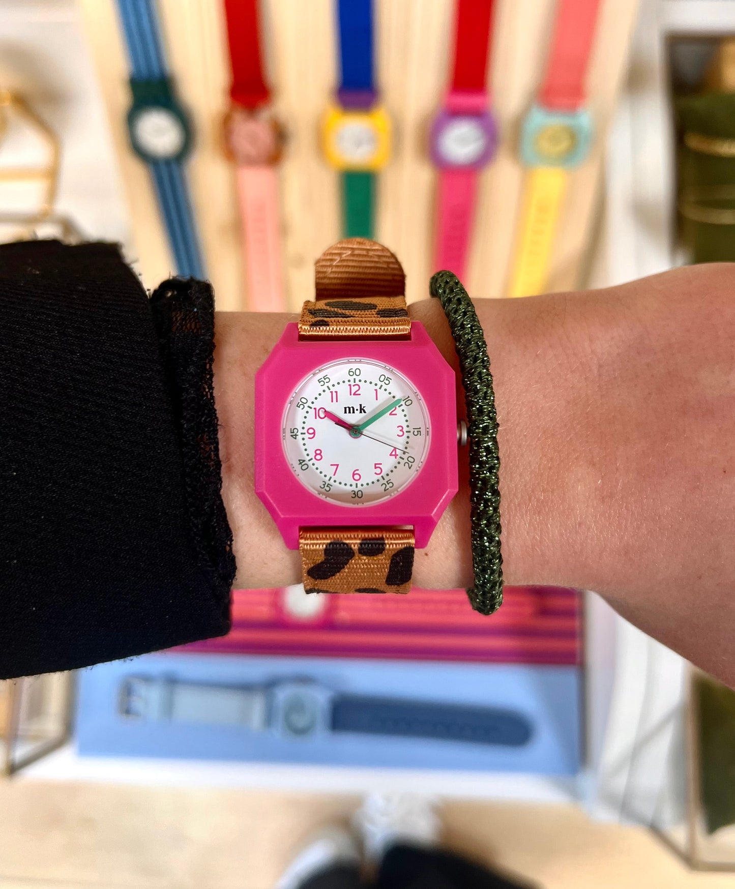 Montre "Léopard" pour enfant, Montre pour enfant, montre pour femme, montre qui facilite la lecture de l'heure, Montre d'apprentissage, Montre colorées, Montre avec les minutes, Montre mini kyomo, Montres fun, montre réglables.